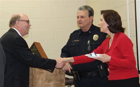 Longview Police Department honors retired lieutenant with surprise party | cbs19.tv