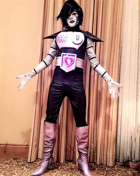 Mettaton Ex undertale cosplay | Undertale cosplay, Mettaton cosplay ...