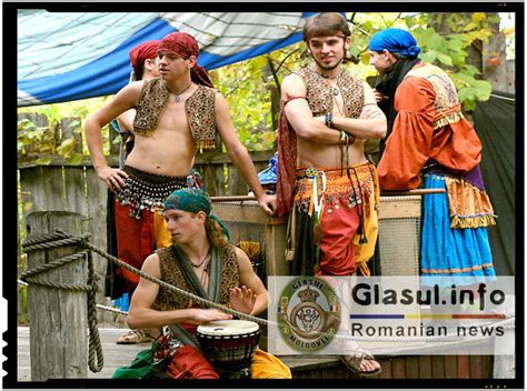 tiganii din ungaria se convertesc la islam  ii sprijina pe refugiatii