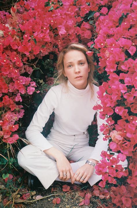 Emma Louise Releases Surprising New Single ‘Mexico’