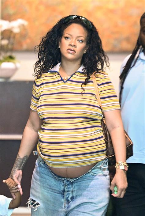 LATEST NEWS 🚨 Rihanna has spoken out to defend Cardi B after the wave