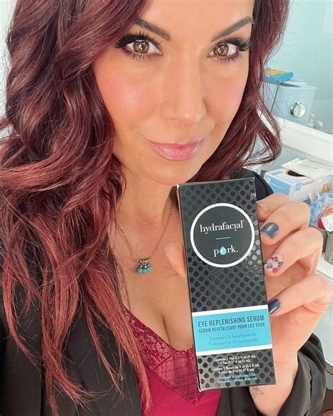 Meet Dina Foglio – CanvasRebel Magazine