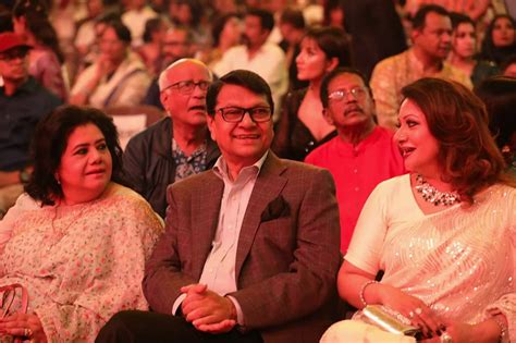 alamgir honoured  meril prothom alo lifetime achievement award