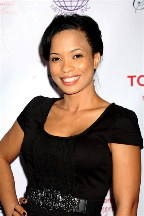 LOS ANGELES, OCT 10 - Karrine Steffans-McCrary arrives at the Evening