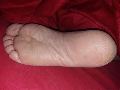 Moms sleeping sole : r/sleeping_gone_wild