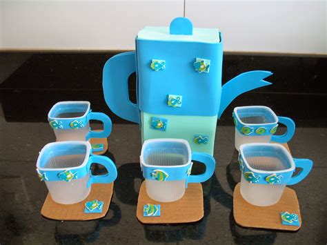 Brinquedo Feito Com Sucata - Brinquedo com sucata: Jogo de chá feito com caixa de leite, papelão e ...