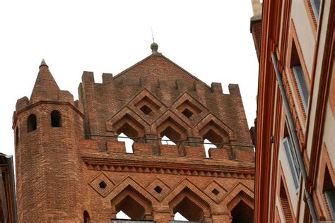 Тулуза (фр. Toulouse) – коммуна на юго-западе Франции, разделенная ...
