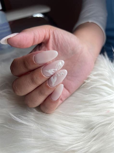 Butterfly almond nails simple white Almond Nails French, Almond Shape ...