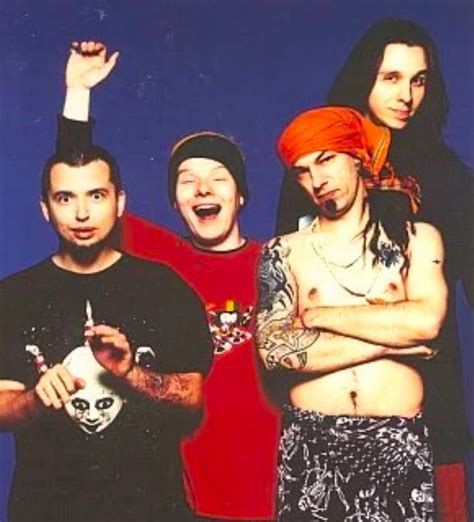 Sean Yseult (@seanyseult) • Instagram photos and videos