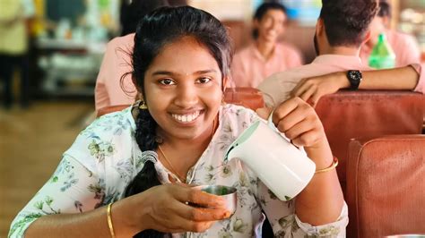 Lunch ഹോട്ടലിൽ അമ്മയേയും കൂടെ കൂട്ടി എന്നാലും സംഭവം പാസായി😍 - YouTube