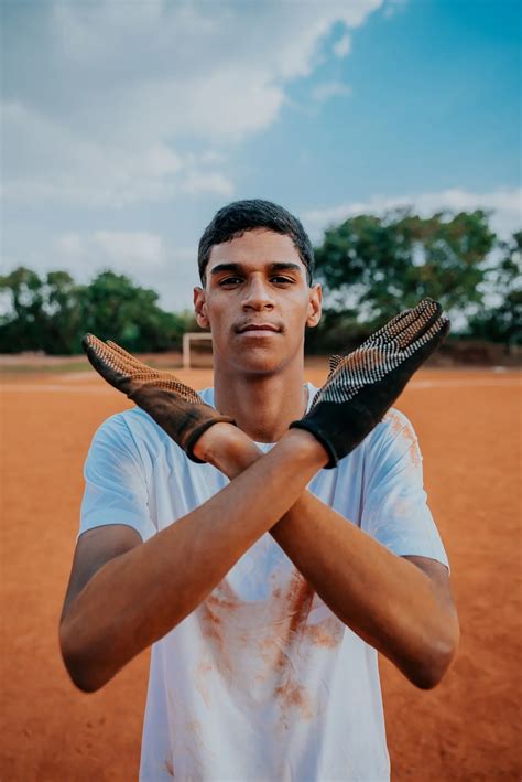 O Pedreiro Trouxe A Pedra De Mármore