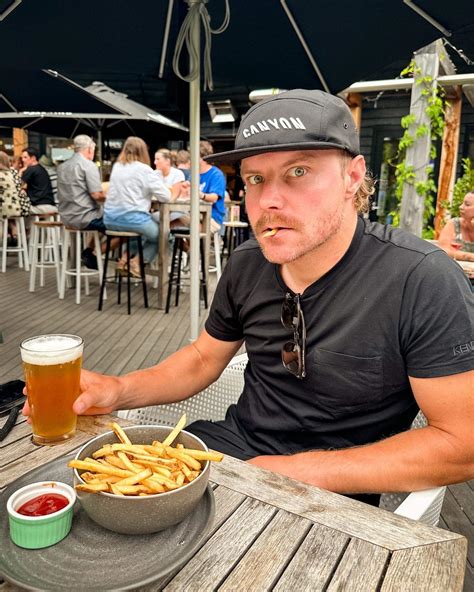 Liked by every Australian. Seriously coolest bloke on the grid. : r