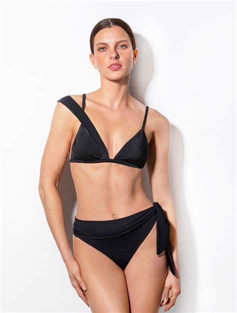 Claudia – BlackSaltBikini