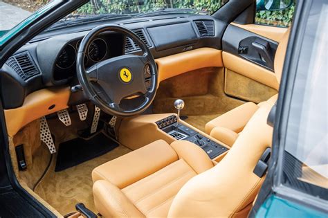 Ferrari F-355 Berlinetta: a primeira moderna, mas analógica