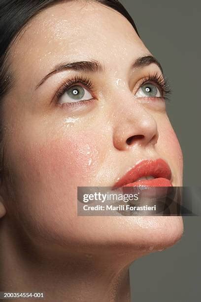 Sweaty Face Makeup Photos and Premium High Res Pictures - Getty Images