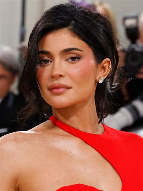 Kylie Jenner's debut perfume Cosmic is about to drop - here's what you ...