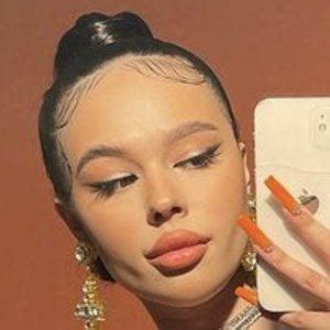 INSTASAMKA - Age, Family, Bio | Famous Birthdays