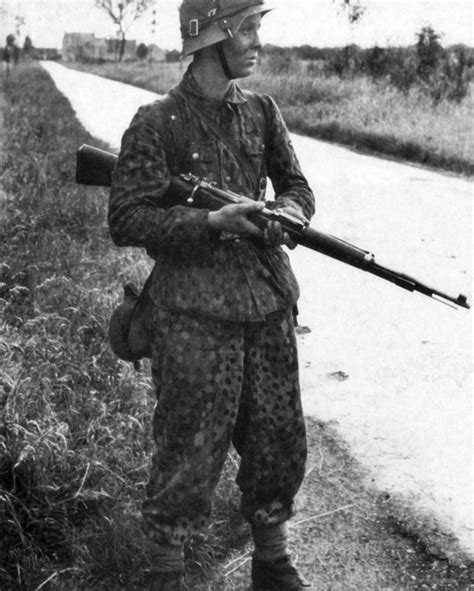 SS 44-Dot Camouflage Uniform Trousers in Erbsenmuster | Luftwaffe Supplies