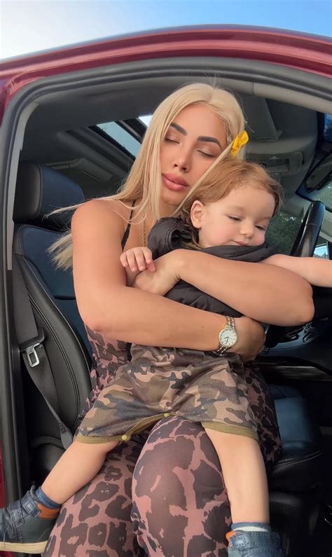 mia gomez facebook 6