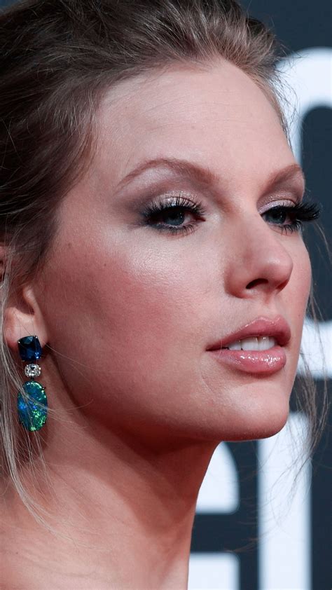 Taylor Swift | Taylor swift legs, Taylor swift hot, Taylor swift videos