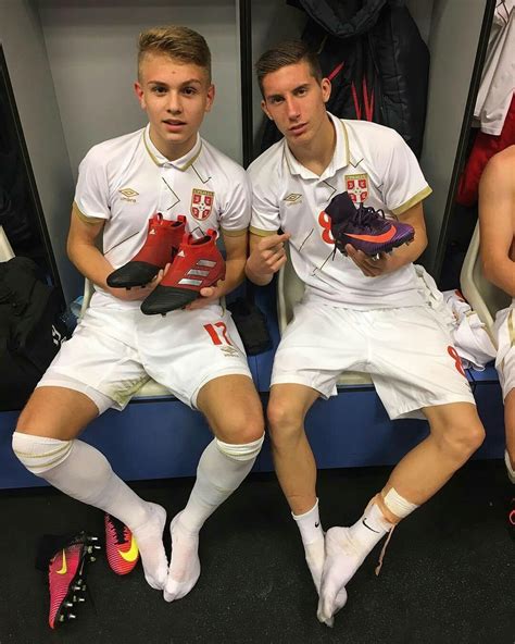 Pin by yonathan koera on Futbol | Cute teenage boys, Soccer guys, Cute ...