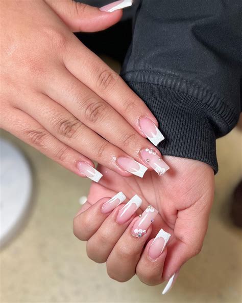 Victoria's Nails Spa - 524 Broadway Mall, Hicksville, NY 11801