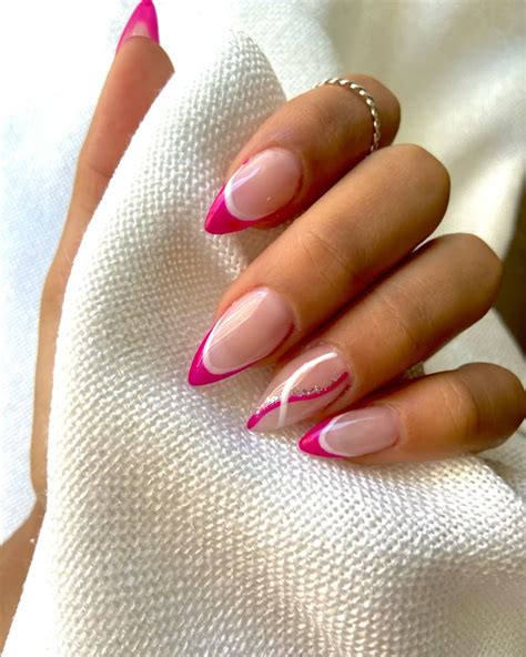 Unhas Rosa Com Branco Simples - Unhas Rosa com Branco: Combinação Perfeita para Mãos Lindas ...