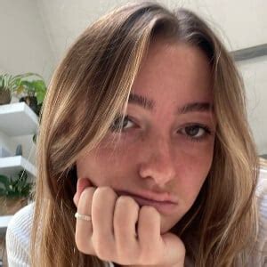 Noëline - Age, Family, Bio | Famous Birthdays