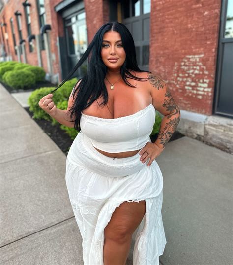 Ashley Bova (@ashbovaxo) • Instagram photos and videos