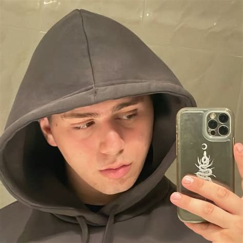𝔅𝔦𝔩𝔩𝔶🕷️ (@vassiliou.2) on Threads