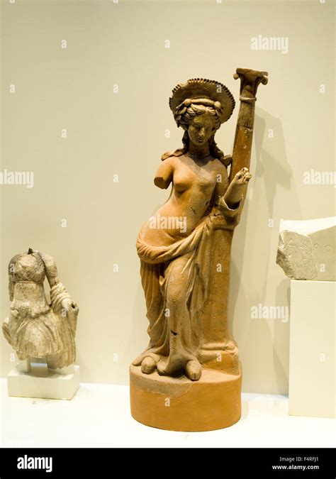 Ancient greek artifacts hi-res stock photography and images - Alamy