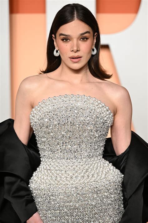 HAILEE STEINFELD at 2025 Vanity Fair Oscar Party in Beverly Hills 03/02