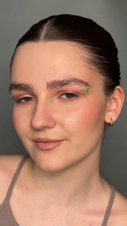 Нежный креативный макияж со стрелками и стразами #instagram #tiktok # ...