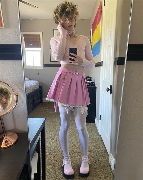 Feeling very pink today 💕 : rfemboy
