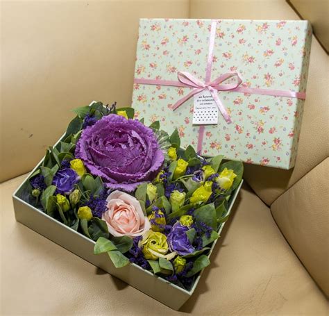 Цветы в коробке flowers in box | Цветы, Коробка, Букет