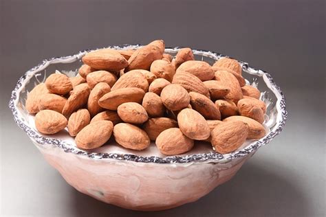 Biji Almond Gila Piring - Foto gratis di Pixabay - Pixabay