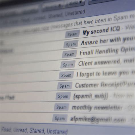 Pourquoi y-a-t-il un @ dans les adresses mail