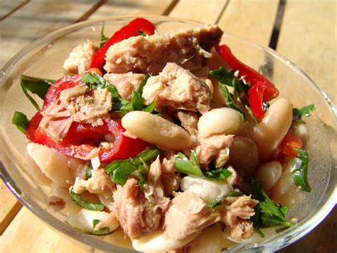 Bean and tuna salad - Cooking In Plain Greek