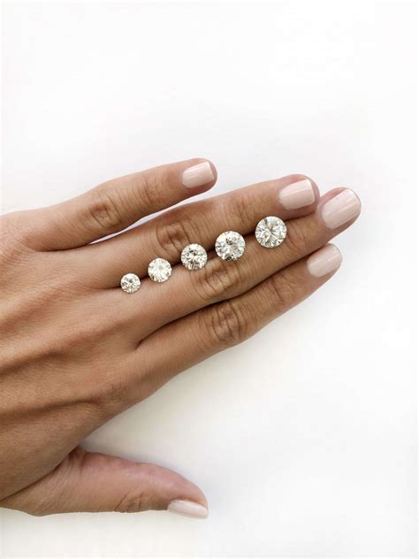 This Is What a Diamond Looks Like at Every Size—from .5 Carats to 10 | Martha Stewart