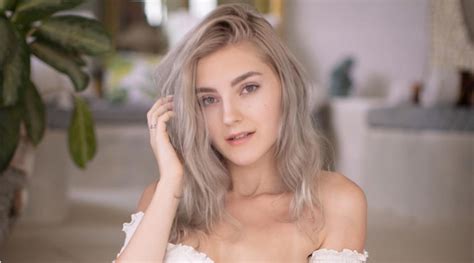 Eva Elfie - Age, Height, Net Worth, Boyfriend, Facts, Bio, Wiki
