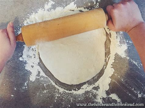 how to roll out pizza dough 4