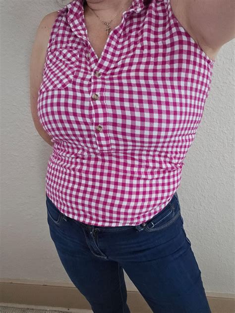 Happy Saturday! Just a MILF living the farm life. : r/cougars_and_milfs_sfw