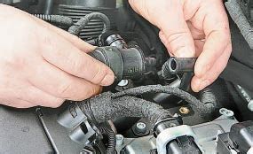 Opel Astra h. Снятие, проверка и установка клапана продувки адсорбера ...