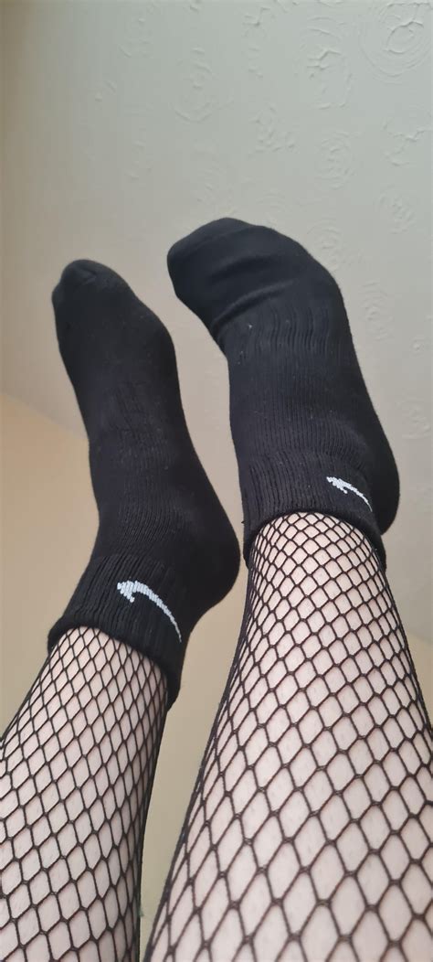 Black vs white. Which is your fav? 🤤 : r/sockfetish