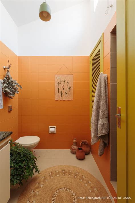 Piso De Banheiro Pintado - Antes e Depois: Pintura de azulejos no banheiro | Histórias de Casa