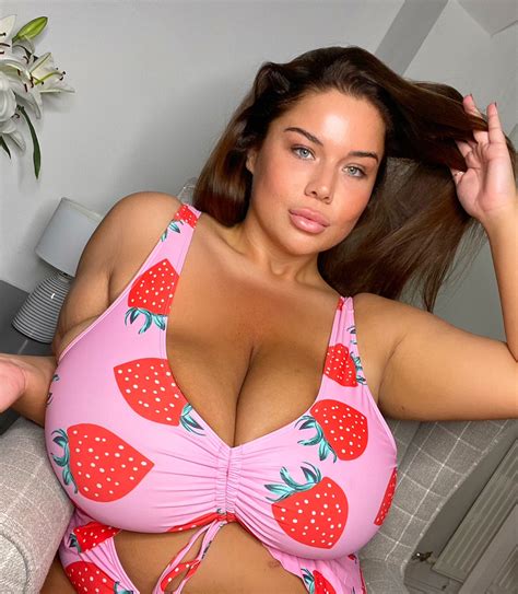 Did A Scandal Force Strawberry Shan Off OnlyFans?