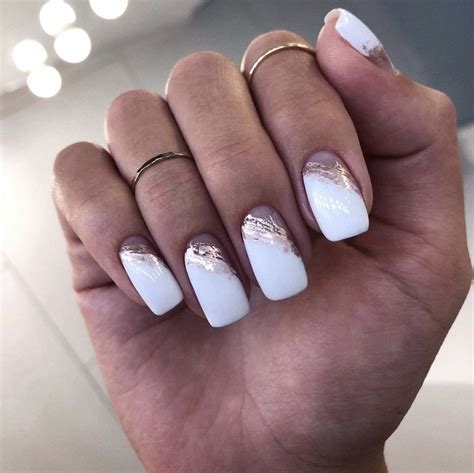 Новогодний белый маникюр с золотом | Classic nails, Cute nails, Nail ...