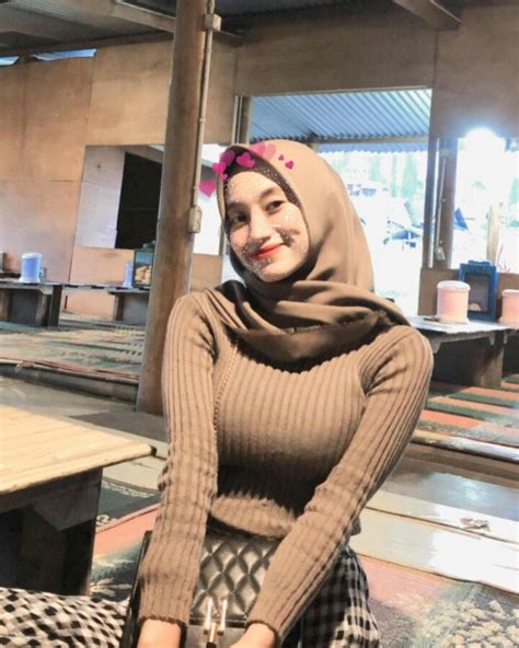 Pin oleh Dwi Anto di jilb | Hijab chic, Mode, Gaya hijab