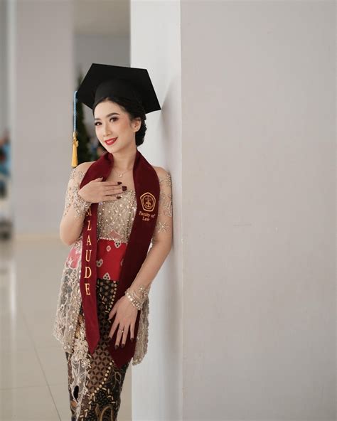 Cleopatrakebaya on Instagram: "Siapa bilang nude itu plain? 👀 " Kebaya