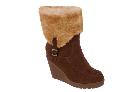 Bearpaw Expands International Reach – Footwear News